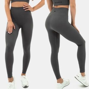 Balance Athletica Energy Pant - Graphite medium